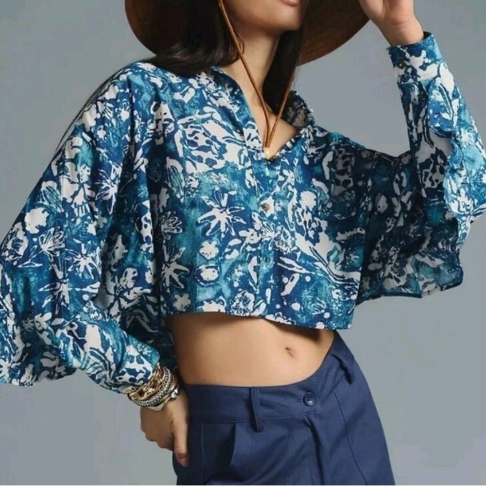Pilcro By Anthropolgie Blue Floral Cropped V-Neck Top